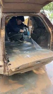 Clean the car that's covered in mud. #washingcar #cleaningcar #asmr