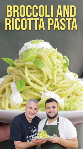 Broccoli in pasta? Trust me on this one 🥦🍝 This is one of those simple Southern Italian recipes that surprises everyone. Just pasta, broccoli, ricotta and garlic… but when it all comes together, it becomes creamy, rich and completely irresistible. And the secret? We use the stems too. Nothing wasted. Everything blended into a silky sauce that coats every strand. It’s ready in 10 minutes. It’s vegetarian. And yes… even kids love it. If you think broccoli is boring, this recipe will change your