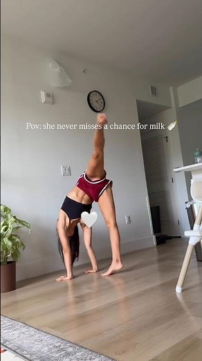 Doing a yoga pose against the wall, the baby arrives 😅🥹😅 #yoga #poses #20minyoga