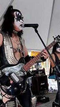 " I LOVE ITLOUD " KISS ALIVE! NYC