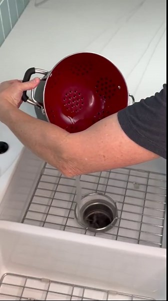 You're draining your pasta wrong 🙅‍♀️🍝