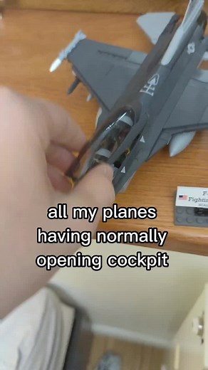 Construcción del avión Cobi MIG 15 con LEGO