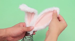 3.6x10.4 inch Easter Tree Topper Furry Easter Bunny Ears Tree Top with Metal Spiral Base Creative White Rabbit Tree Decor Easter Decoration (Pink, 9x26cm / 3.6x10.4 inch)