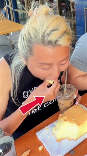 Castella Cake Eating Contest at Cheesetella