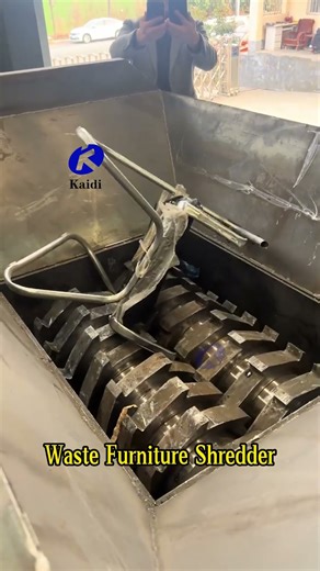 Double Shaft Shredder in Action – Efficiently Shredding Old Furniture