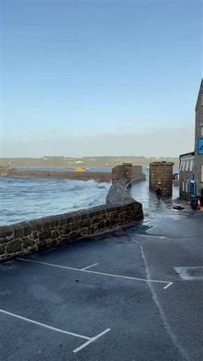Caught a quick video of some waves breaking against the quay after work! I imagine it’s going to be a lot bigger than this tomorrow morning 🌊 🌊 #fblifestyle - Mike | The Isles of Scilly