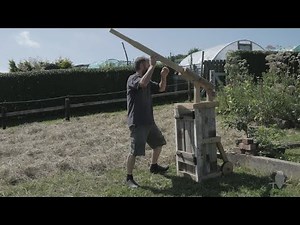 Small meadow hay: baling with a hand baler