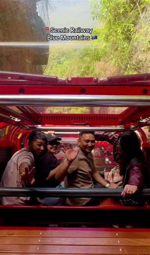 Exploring Scenic World in the Blue Mountains