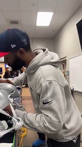 Bucket fitting 👷‍♂️ | New England Patriots