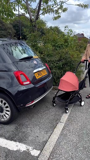 Travelling with a newborn? The @babyzenstrollers YOYO2 with newborn pack features a super compact fold that’s cabin approved and keeps your baby parent facing until 6 months 🙌Visit us in store now and Stoke on Trent or Wigan to check it out! Also available online link in bio 💓 | Winstanleys Pramworld