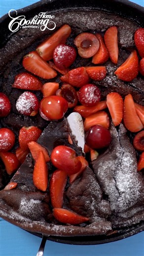 This Chocolate Dutch Baby Pancake is a delightful chocolatey treat, elegant and indulgent, perfect for breakfast or dessert. Full recipe: https://www.homecookingadventure.com/chocolate-dutch-baby-pancake/ #chocolatelover #chocolatecake #dutchbaby #chocolate | Home Cooking Adventure