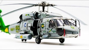 小鹰 1/35 西科斯基SH-60"海鹰"舰载直升机模型