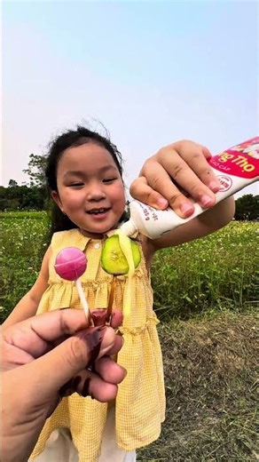 Gia đình vui vẻ, bí mật tương tự từ dưa hấu ớt và nước sốt cà phê ngon tuyệt.