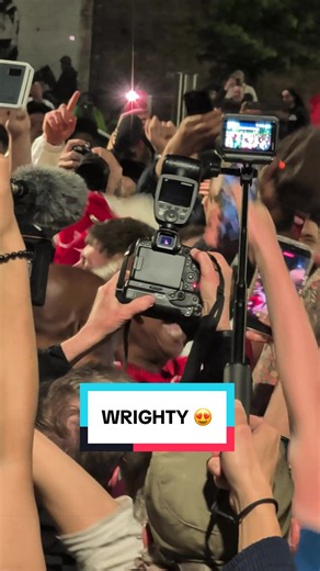 Spot the Arsenal legend 👀 @Ian Wright | Arsenal