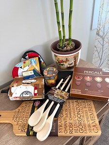 Kitchen Gift Set – Wood Utensils, Candle & Treats - Etsy Canada
