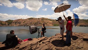 Should You Use Strobes or Continuous Lights for Your Portrait Photos? | Fstoppers