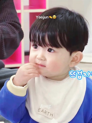 Sooooo cute！！ They take care of him so well🥹🥹🥹🥹 #tomorrow_x_together #txt #yoojun #kpopfyp #fyp