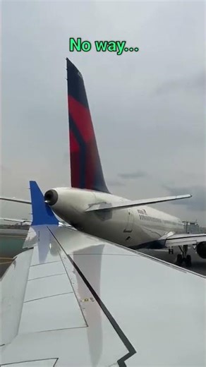 737 collides with an Airbus A321 😳✈️