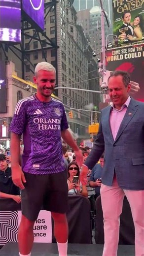 INCREDIBLE PRESENTATION of GRIEZMANN with ORLANDO CITY in the heart of TIMES SQUARE