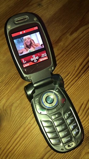 Like you 🎶 #bowwow #ciara #2000s #flipphone #millenialnostalgia | flip phone