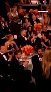 Ryan Reynolds and Andrew Garfield looked at each other and kissed without thinking twice. They were in front of thousands of guests at the Golden Globes, which shocked several stars 🤣 | Icons