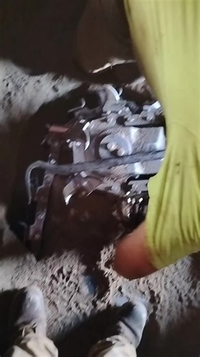 fixing a silo unloader chain 🙃✌️