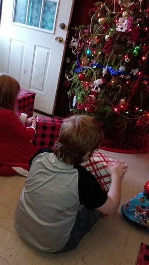 Their last and big Gifts that they all love & sorry for some happy tears but my Teenager has been asking for this for so long and Mom and Dad finally made it happen this year but she said this was the best Christmas ever lol 👍🏻🙌🏻🎄☃️❄️🎁💯#christmas #happytears #fyp #viral #happykids