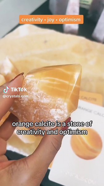 Orange Calcite: Propiedades y Significado Espiritual