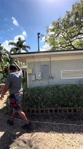 Seamless Gutter Install #guttermaintenance #gutterinstallation #malandro #yanez #construction