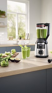 Onze nieuwe Bosch Serie 6 blender tovert al je fruit, groenten en noten om in smoothies, soepen, sauzen, boters, melk en nog veel meer 🥬 Kijk eens naar de voordelen: ✅ Praktisch: automatische programma's, grote kan en gebruiksvriendelijk ✅ Indrukwekkend sterk: 6 bladen en een ultrakrachtige motor voor snel en fijn mixen ✅ Duurzaam: gemaakt in Europa en met 10 jaar garantie op de motor Om de lancering te vieren, delen we een exclusief recept rijk aan vitaminen, energie en ijzer! Ingrediënten: 15