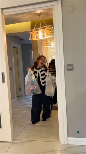 Aslı Yaren on Instagram: "A101 ürünleri ile bizim yılbaşı hazırlığımız tamam 😍 Sizde hazırlıklar ne durumda 🥳☃️🎄 #A101 #işbirliği #reklam @a101iletisim"