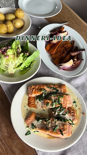 Dinneri-idea tähän viikkoon🥬 Tähän koko aterian tekoon meni n. 30 minuuttia, joten tää sopii niin arkeen kuin viikonloppuunkin🥰 Tää kastike on ihan mun lemppari kalalle ja teen sen melkein aina kun syödään jotain kalaa😍 Resepti: Lohta Perunoita Porkkanoita Kesäsipulia Lehtisalaattia Salaatinkastike: 1tl Sitruunan mehua 1tl Valkoviinietikkaa 1tl Hunajaa 1tl Sinappia 0,3dl Oliivi- ja rypsiöljyä 1/2 Sipulia Suolaa ja pippuria Voi-valkoviinikastike kalalle 2rkl Voita 2dl Kermaa Loraus valkoviiniä