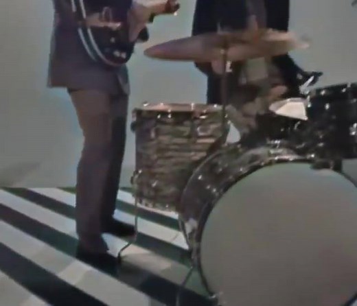 The Byrds - Mr. Tambourine Man (1965) | Globestation - The Music Channel