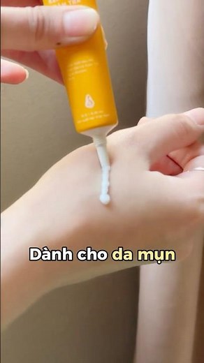 Kem chấm mụn Tràm Trà Rau Má giúp làm giảm mụn và làm mờ các vết thâm do mụn trên da!