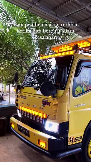 Gak perlu repot” cari tau😂. #pesonatrukkalimantan #trukhitskalimantan #trukkalimantan #canterkalimantan #kalimantanstyle #platktiniboss #lewatberanda #fyp