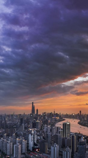 Capturing the timeless beauty of Shanghai, these bridges stand as a testament to the city's rich history and modernity. 🌉✨ As the lights illuminate the night sky, this iconic landmark invites you to cross the bridge into Shanghai's vibrant heart. ❤️🌃⁠ Join me on this breathtaking journey as we stand in awe of this stunning landmark that connects the past and future. 🌉✨ ⁠ ⁠ ⁠ 📷: ⁠ 凉卷⁠ ⁠ ⁠⁠Show the beauty of Shanghai you captured and tag #ipshanghai to be featured.⁠ ·⁠ ·⁠ ·⁠ ·⁠ ⁠ #ipshanghai #