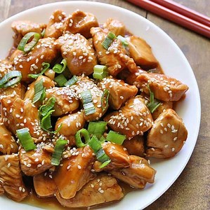 1.4K views · 17 reactions | In this easy keto sesame chicken recipe, perfectly juicy chicken pieces are coated in an exquisite, very flavorful Asian-style sauce. https://healthyrecipesblogs.com/keto-sesame-chicken/ | Healthy Recipes | Facebook