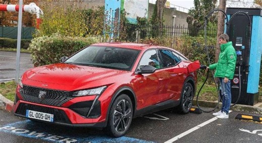 Voitures hybrides : ce changement important à compter du 1er janvier 2026