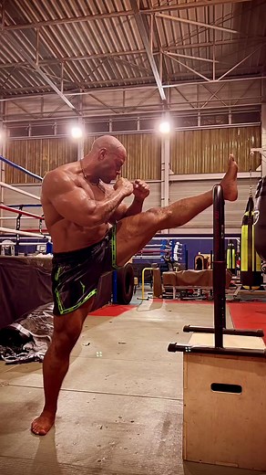 TRY, FAIL, LEARN AND REPEAT...#bodybuilding #kickboxing #muscle #fitnessmotivation #karate #abs #boxe #fitnessaddict #athlete #instagram #healthy #fighi #flexibility | Brice Akuesson