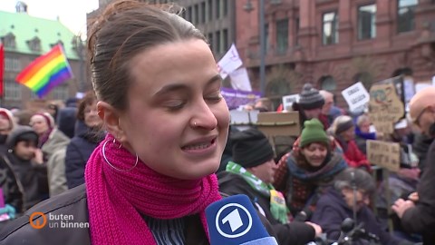 Tausende Menschen protestieren in Bremen gegen einen Rechtsruck