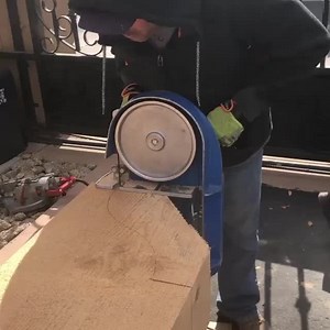 Hammr | Construction Payroll & HR on Instagram: "Would you call this mesmerizing?! 💯 Corbel cutting in 8X16 rough sawn timbers.⁠ ⁠ ⁠ Building the Next Generation. Join the movement. #WeAreHammr ⁠ 🔨 @jeffrogers_customhomes⁠ ⁠ Hammr.com/IPHONE - Tap link in our bio to join the badass trades network 🏗 ⁠ •⁠ •⁠ •⁠ •⁠ #hammr #construction #building #builders #buildersofig #newbuild #contractor #constractorsofinsta #finehomebuilding #dirtyhandscleanmoney #bluecollar #trades #customhome #homebuilder 