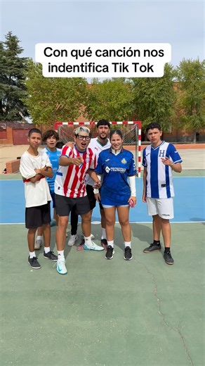 Santyy ⚽️✌ on Instagram: "Con qué canción te identifica a ti ? 藍"