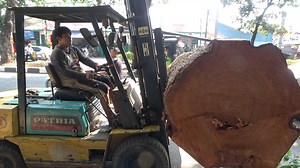 166K views · 292 reactions | Loading Log Into Pile using Forklip | Sawmill & Woodworking | Facebook