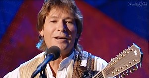 John Denver Sings ‘Annie’s Song’ For His Wife And Leaves Everyone In Tears