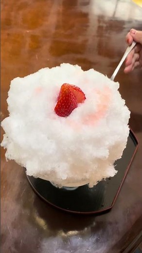 日光茶屋：日光天然氷のふわふわかき氷。特産「おとめいちご」の贅沢スイーツ（Nikko Chaya Shaved Ice）