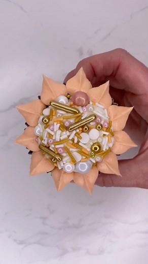 Florals for spring 🌼 🌸🌻 🌼🌸 Groundbreaking 😀 Sprinkles @fancysprinkles rose gold blend The tips I used are @wiltoncakes 1A and 366 The colours are @colour.mill peach and white #flowercupcakes #cakedecorating #cupcake #mothersday #cakedbyrach | Caked By Rach