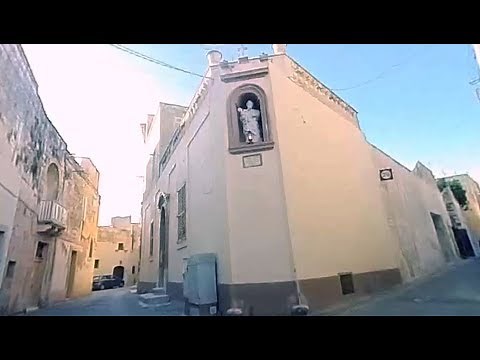 Through the narrow streets of Haz-Zebbug Malta - 360 video - 4K