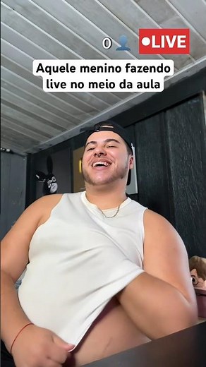 AQUELE MENINO FAZENDO LIVE NO MEIO DA AULA