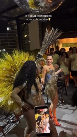 Dua Lipa bailando Don't Start Now versión samba en una fiesta "Pagodinho" en São Paulo, Brasil. 🇧🇷✨️ Videos vía dualipacentral. #DuaLipa #Brasil #SãoPaulo #Pagodinho | Dua Chile