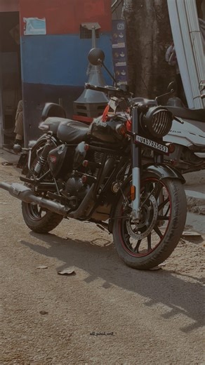 Black Royal Enfield: The Queen of the Mountains” ⛰️🏍️✨@edit_pahadi_amit #royalenfield #pahadivibes